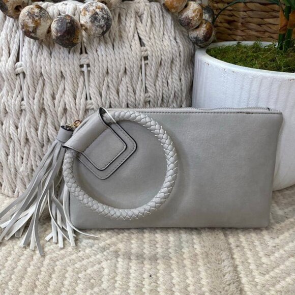 NEW! Gray Soft Vegan Kayla Tassel Leather Ring Wristlet Clutch Zip Wallet Boho - Picture 2 of 2